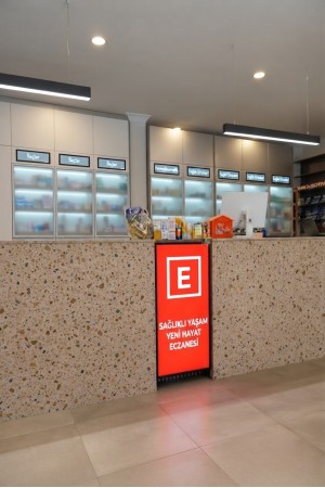 Écran LED de vitrine P2.5 64 x 112 cm | Panneau d'affichage numérique LED professionnel Écran LED de vitrine P2.5 64 x 112 cm | Panneau d'affichage numérique LED professionnel
