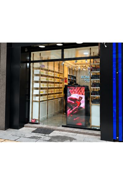 P3 Vitrin LED Ekran 64x128 cm Profesyonel Dış Mekan Reklam